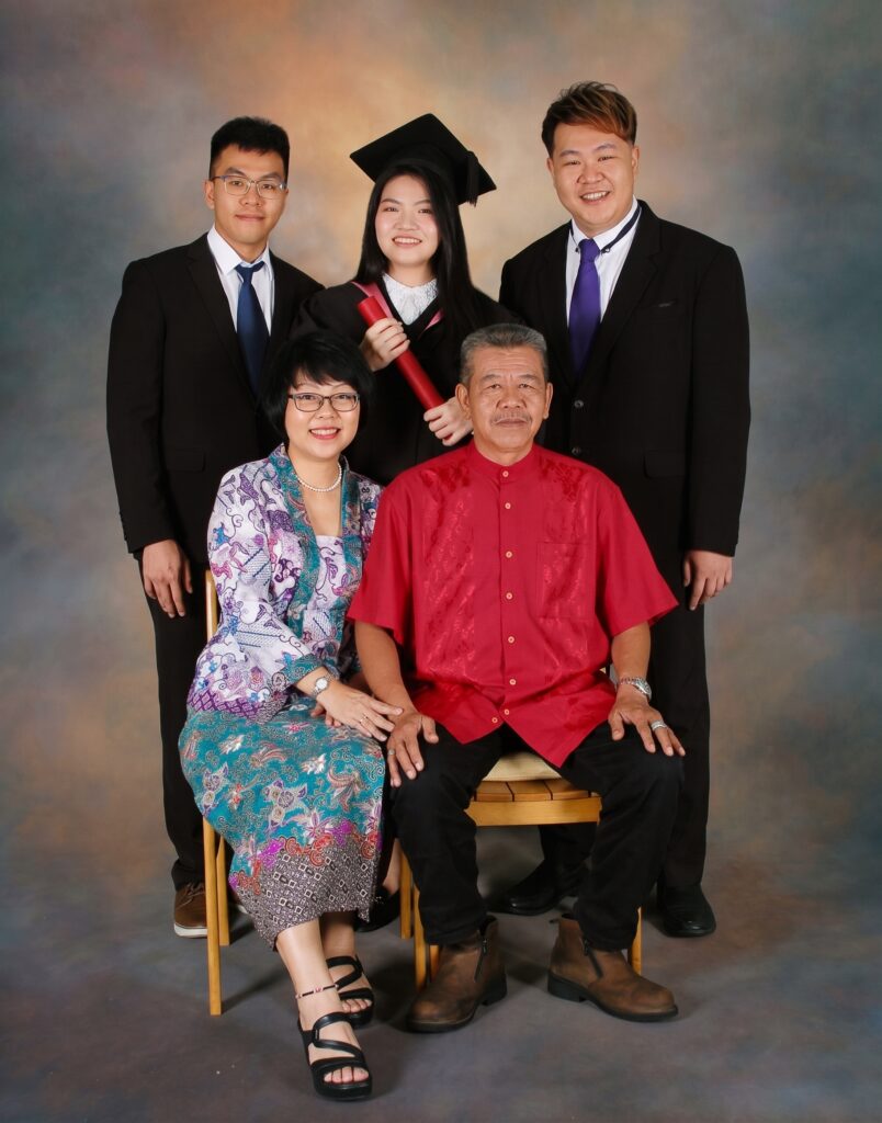 Ong Juchai Family Graduation